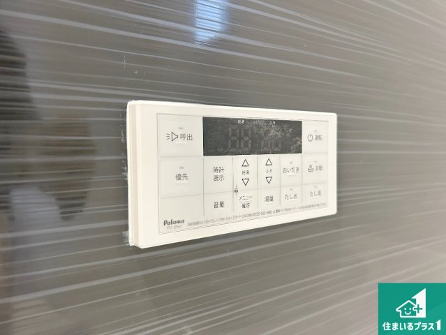 羽曳野市はびきの　第10期　新築一戸建てのキッチン|リビングと統一感があり、使い勝手のいいキッチン。広々としているので、二人並んで作業が出来ちゃいます。お子様と一緒に色々なお料理に挑戦できるスペースがあります。