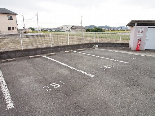 プチメゾンの駐車場