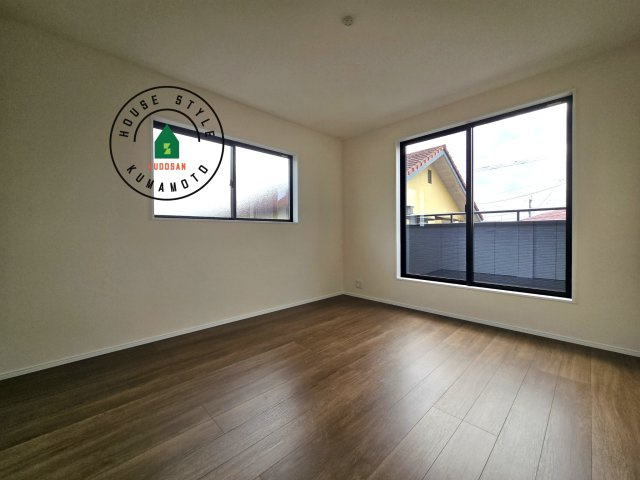 合志市須屋第13-2棟（2号棟）の内観：施工例|主寝室には収納力に優れたクローゼットがありますので、お部屋もすっきり片付きます。