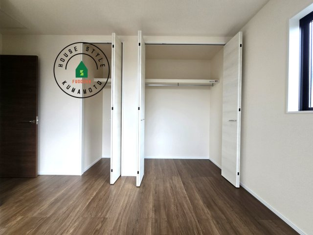 合志市須屋第13-2棟（2号棟）の内観：施工例|洋服や大きな荷物が多い方や人数の多いご家族などは、一般的なクローゼットよりもウォークインクローゼットのほうが使い勝手が良いです。