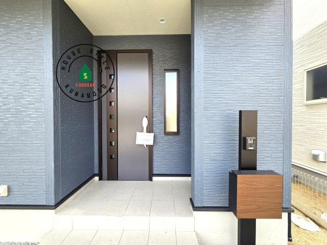 合志市須屋第13-2棟（2号棟）の外観：施工例|おでかけの時も帰った時も、「我が家」を最初に感じでもらえる素敵な空間に。