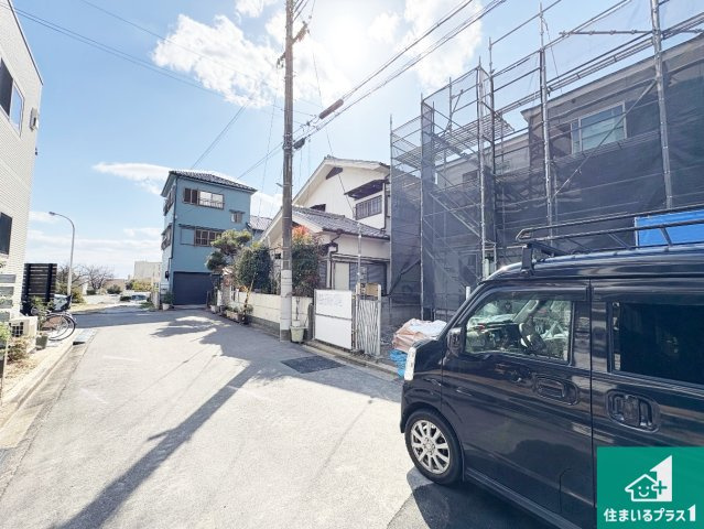 高槻市上土室　第1期　新築一戸建ての前面道路含む現地写真|周辺は落ち着いた街並みの住宅地！子育てがしやすい住環境です！まだ未完成ですが、現地でしかわからない事もございます。是非一度ご覧ください。