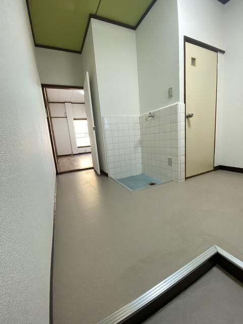 たつみ荘の玄関