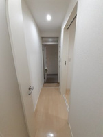 明るい色調の室内です