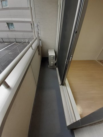 バルコニーからの眺めを楽しみながら食事をしませんか