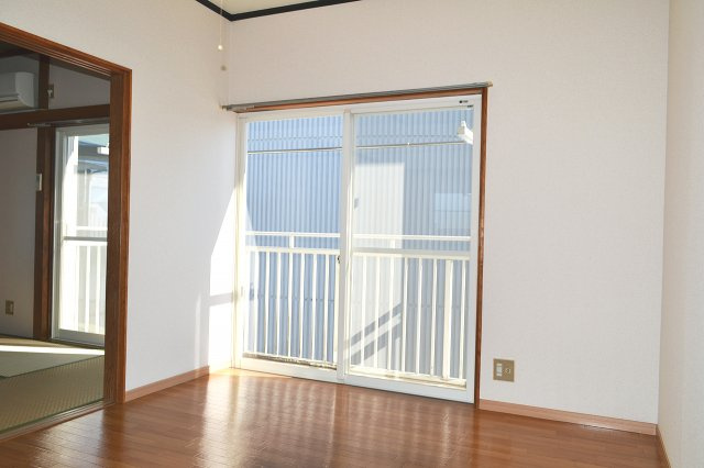 個人の部屋や寝室として使える洋室です