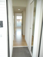 落ち着いた玄関です