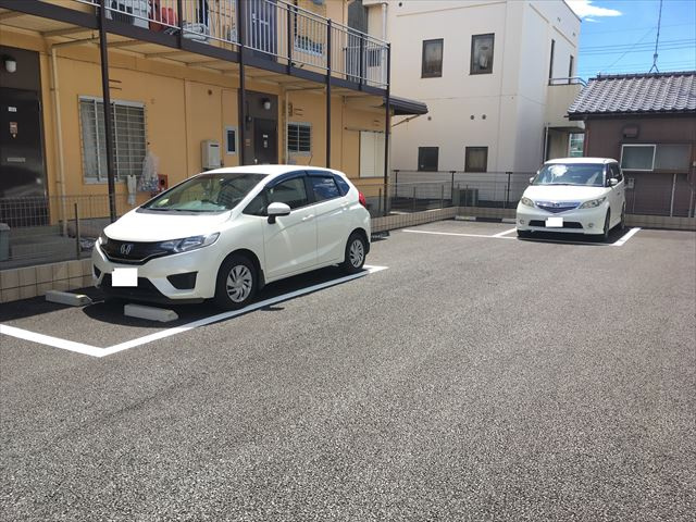 車をお持ちの方に嬉しい駐車場付きの物件です