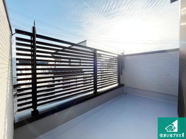 加古川市加古川町河原　第1期　新築一戸建てのバルコニー|ワイドバルコニーは洗濯物を干すスペースが広いのでご家族が多くても安心！