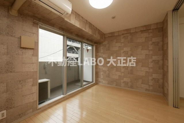 インボイス難波南レジデンスの居間・リビング