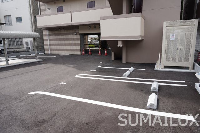 グランパーク県庁東の駐車場