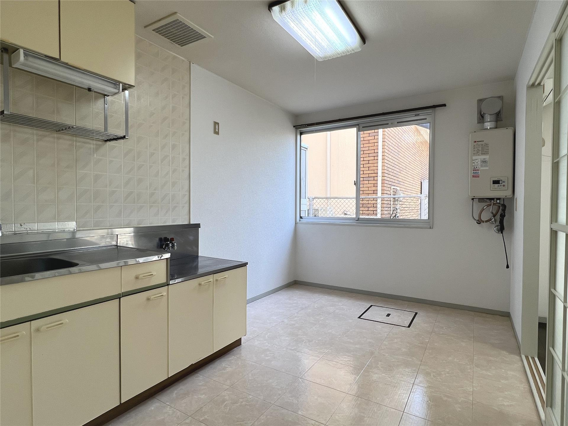 サンシャイン保戸野のキッチン|DK6帖