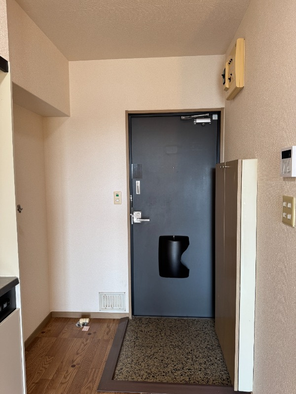 パナハイツ三山A棟の玄関|明るい玄関です