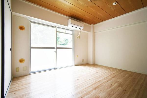 ビレッジハウス下九沢8号棟の居間・リビング|ビレッジハウスの同一物件・同一タイプの間取りの写真です