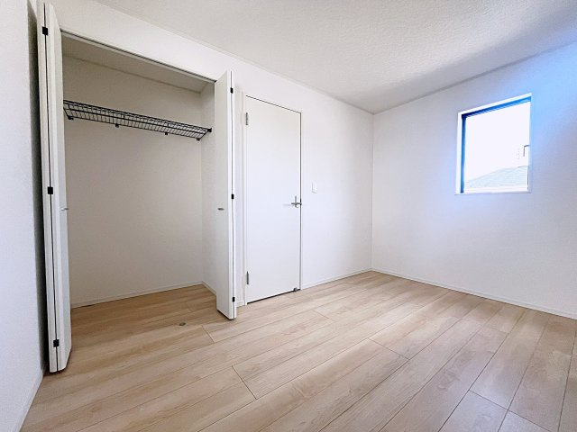 新築戸建・新築建売　二本松市油井第5　油井小・安達中の洋室|全居室クローゼット収納完備！収納が多いとお部屋もスッキリです！