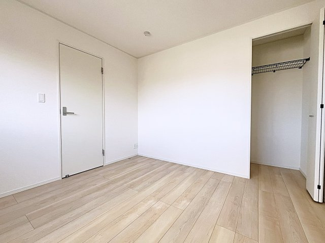 新築戸建・新築建売　二本松市油井第5　油井小・安達中の洋室|落ち着きのある空間で自分だけのプライベートな時間をお過ごしください！