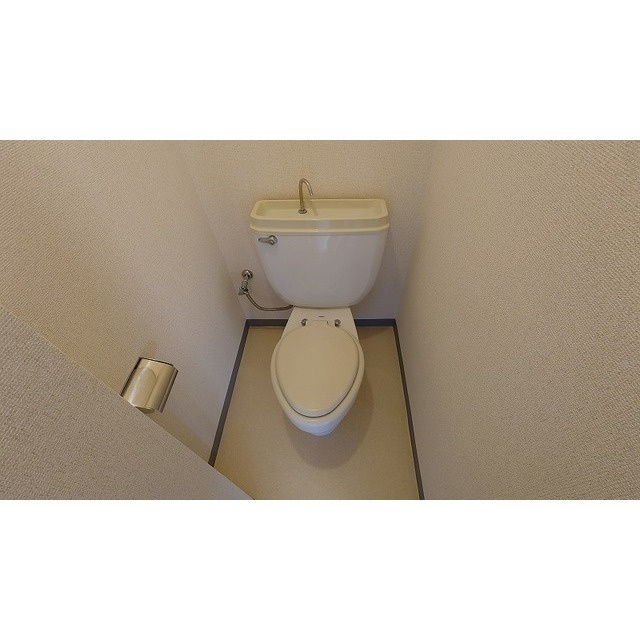 八王子はざま住宅のトイレ|ゆったりとした空間のトイレです