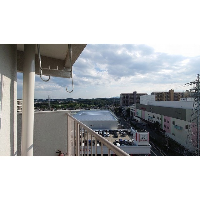 八王子はざま住宅のバルコニー|洗濯物干せます