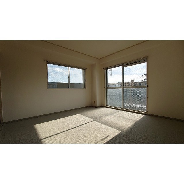 八王子はざま住宅の居間・リビング|明るい室内