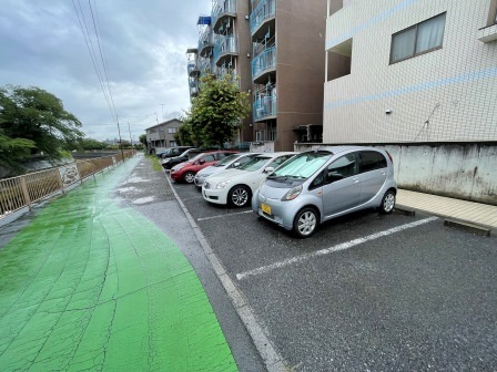 ベルエポックⅡの駐車場