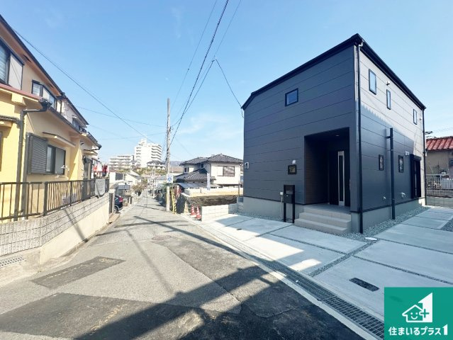29日(土)30日(日)現地ご見学可能！　神戸市北区緑町　限定1邸の前面道路含む現地写真|周辺は閑静な住宅街！前面道路広々で車の出し入れも便利です。駐車が苦手な方でも安心して車庫入れできます！