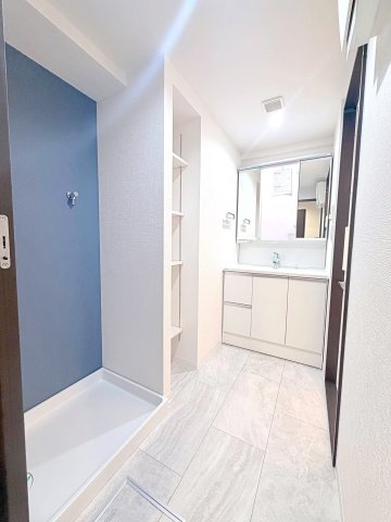 アドヴァンス鶴見アネックスの独立洗面台