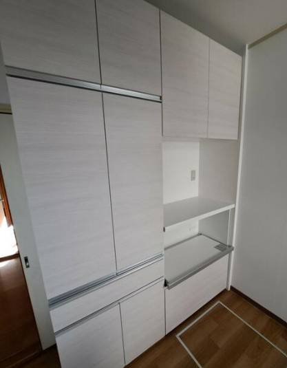 【中古】日高市武蔵台リフォーム中古住宅のキッチン|新品の食器棚を設置しました！