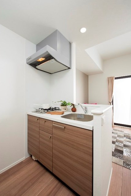 エンクレスト博多 THE TIMEのキッチン|コンパクトなキッチンで掃除もラクラク