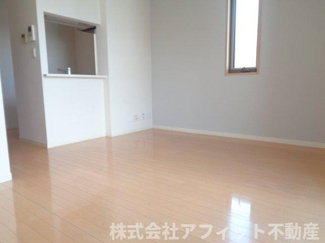 【居間・リビング】 | クレスト　壱番館 | LDK10.3帖