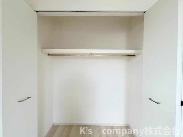 ◎茅ヶ崎市今宿　新築戸建　1号棟の収納|洋室5.3帖の収納スペース◇