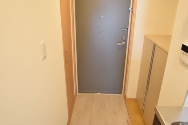 ＬＥＯ四拾八番館の玄関|下駄箱付きです