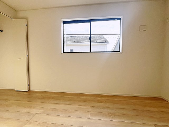 新築戸建・新築建売　二本松市油井第5　油井小・安達中の洋室|6.7帖の洋室は南向きで陽当たりが良く快適なプライベート空間！
