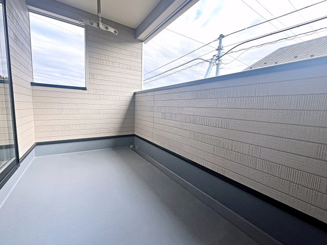 新築戸建・新築建売　二本松市油井第5　油井小・安達中のバルコニー|天候の急な変化にも柔軟に対応できる快適なインナーバルコニー！