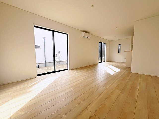 新築戸建・新築建売　二本松市油井第5　油井小・安達中の居間・リビング|20.7帖の開放的なLDKは空間が広く様々な家具が設置できます！