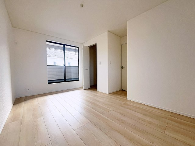 新築戸建・新築建売　二本松市油井第5　油井小・安達中の洋室|8帖の洋室はWIC付きで収納が多く、ゆとりがありご夫婦の主寝室におすすめです！