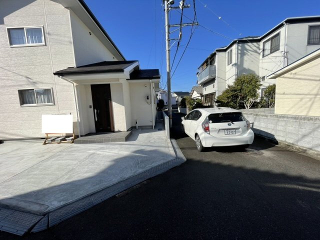 【前面道路含む現地写真】の画像