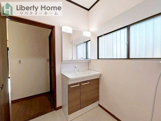 稲敷郡阿見町青宿　中古戸建の独立洗面台