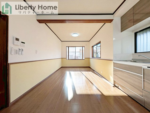 稲敷郡阿見町青宿　中古戸建の居間・リビング