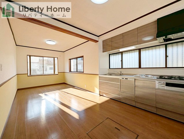 稲敷郡阿見町青宿　中古戸建の居間・リビング