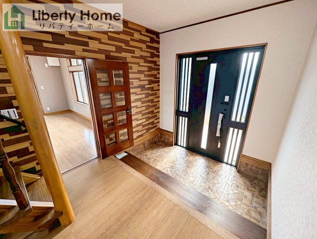 稲敷郡阿見町青宿　中古戸建の玄関