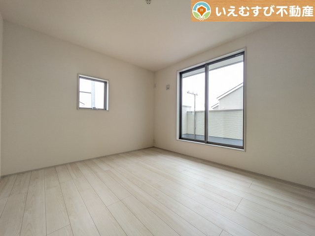 Livele Garden.S　深谷市上野台第24の洋室|シンプルで明るいお部屋
2面採光で日当り良好！シンプルなお部屋なので自分で家具を選ぶのが楽しみですね！