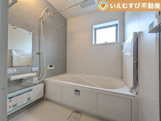 Livele Garden.S　深谷市上野台第24の浴室|クールなグレーが高級感を演出
おしゃれな雰囲気の浴室。ゆとりの空間で一日の疲れをしっかりリセット♪