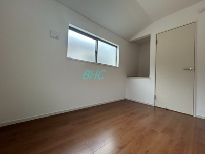 【洋室】 | 鶴の里　２区画２号地 | 住まう方でカスタマイズしていただけるシンプルなデザインの内装。