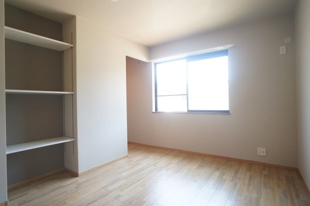 エステートピア学園前Ｂの洋室