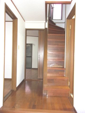 塩屋町４丁目中古収益戸建の玄関|シンプルで使いやすい玄関です