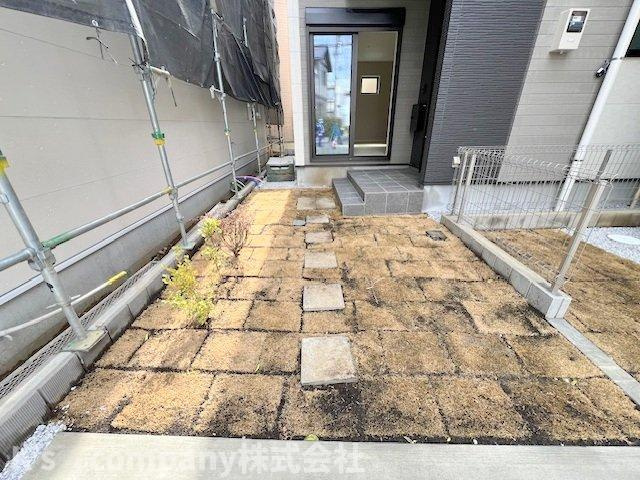 ◎茅ヶ崎市今宿　新築戸建　2号棟の外観|玄関までのアプローチ♪