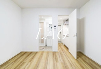 【居間・リビング】 | CRASTINE植竹町 | 洋室のお部屋です。（同仕様です。）