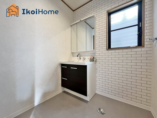 神戸市西区竜が岡2丁目　中古戸建の洗面所|【ホームページに現地動画掲載中】●年中無休：当日予約可●洗面台はリフォームで新調されております。