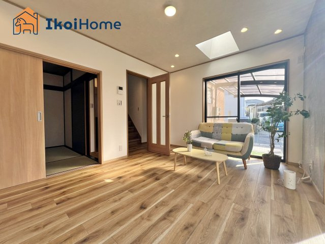 神戸市西区竜が岡2丁目　新築戸建の居間・リビング|【ホームページに現地動画掲載中】●年中無休：当日予約可●クロス張替えられてピカピカ！