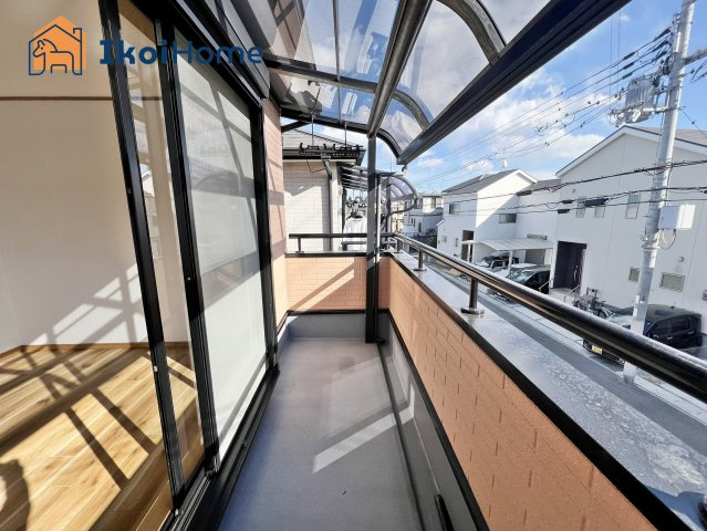 神戸市西区竜が岡2丁目　中古戸建のバルコニー|【ホームページに現地動画掲載中】●年中無休：当日予約可●バルコニーは屋根がついているので安心です。